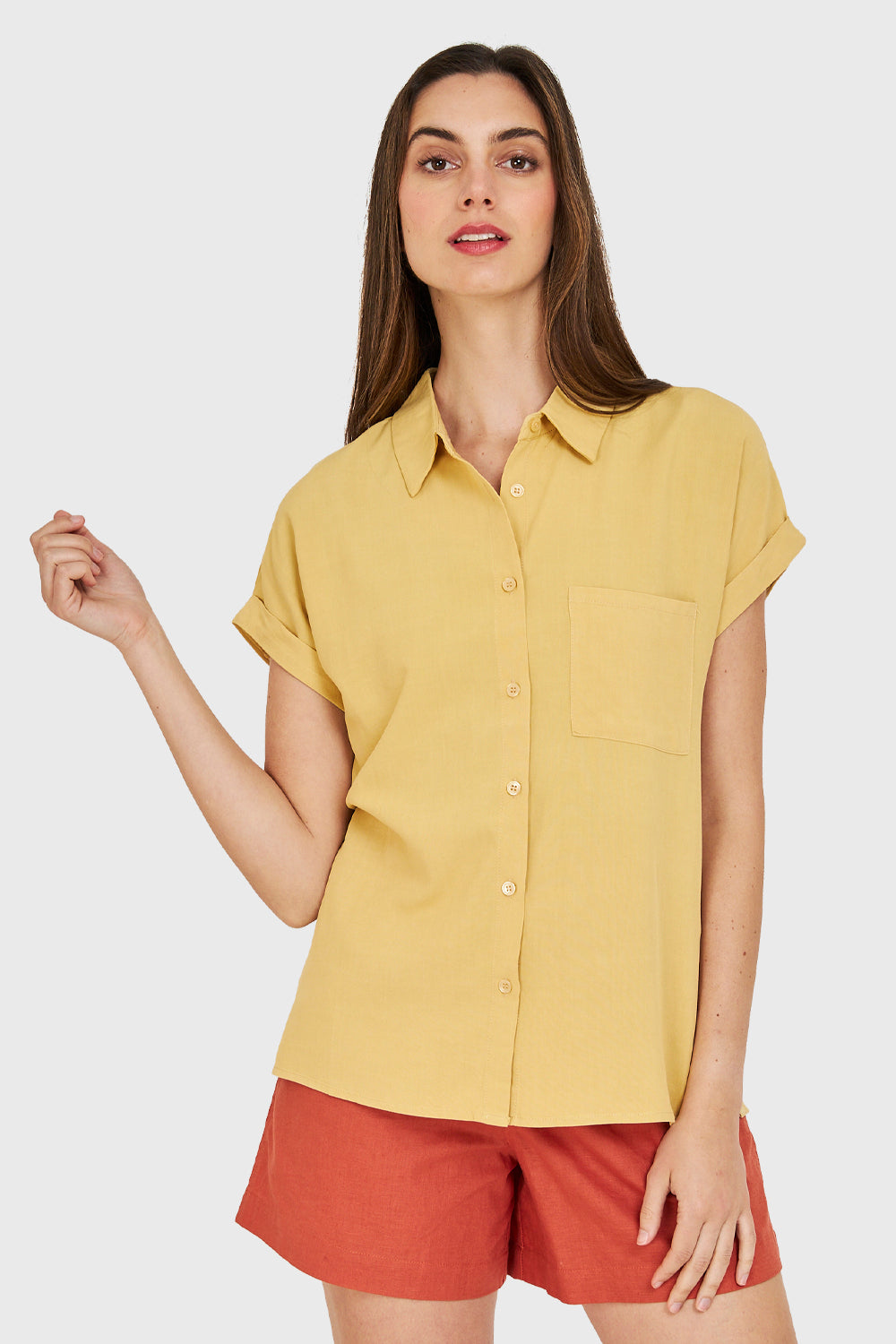 Camisa Manga Corta Con Dobladillo Amarillo