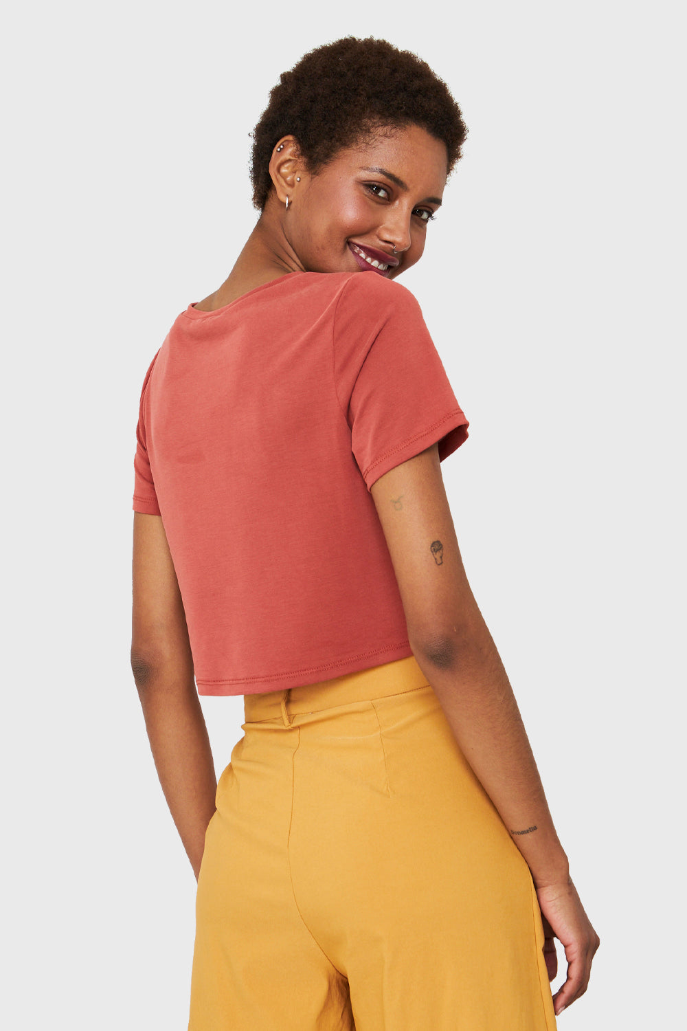 Polera Crop Nudo Oxido Nicopoly
