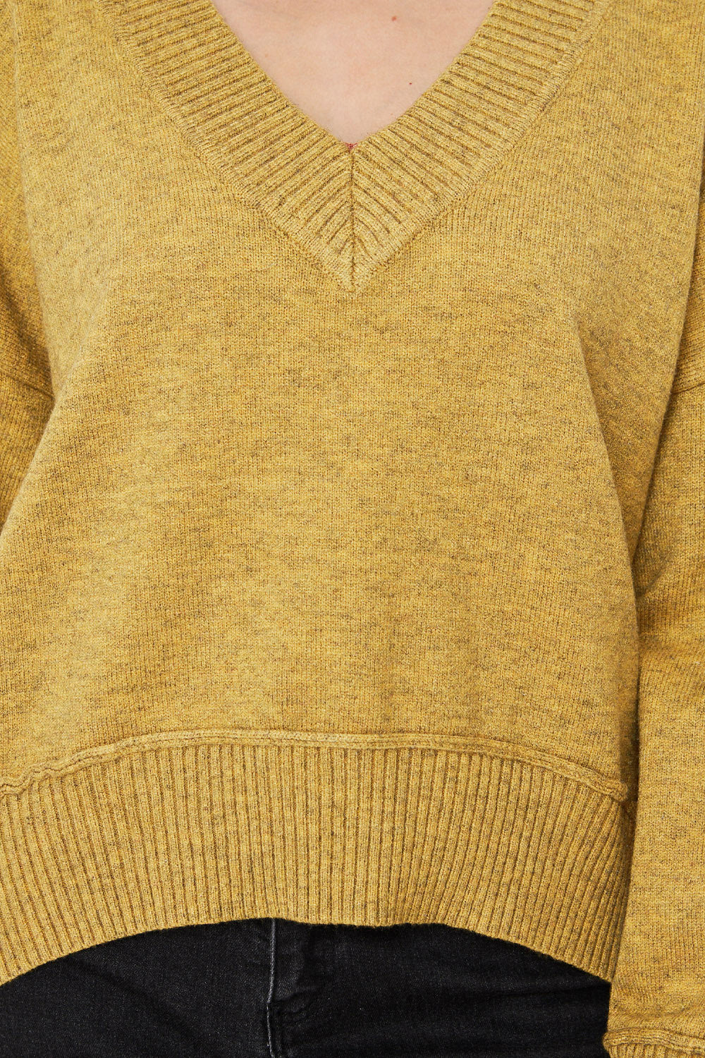 Sweater Cuello V Profundo Mostaza