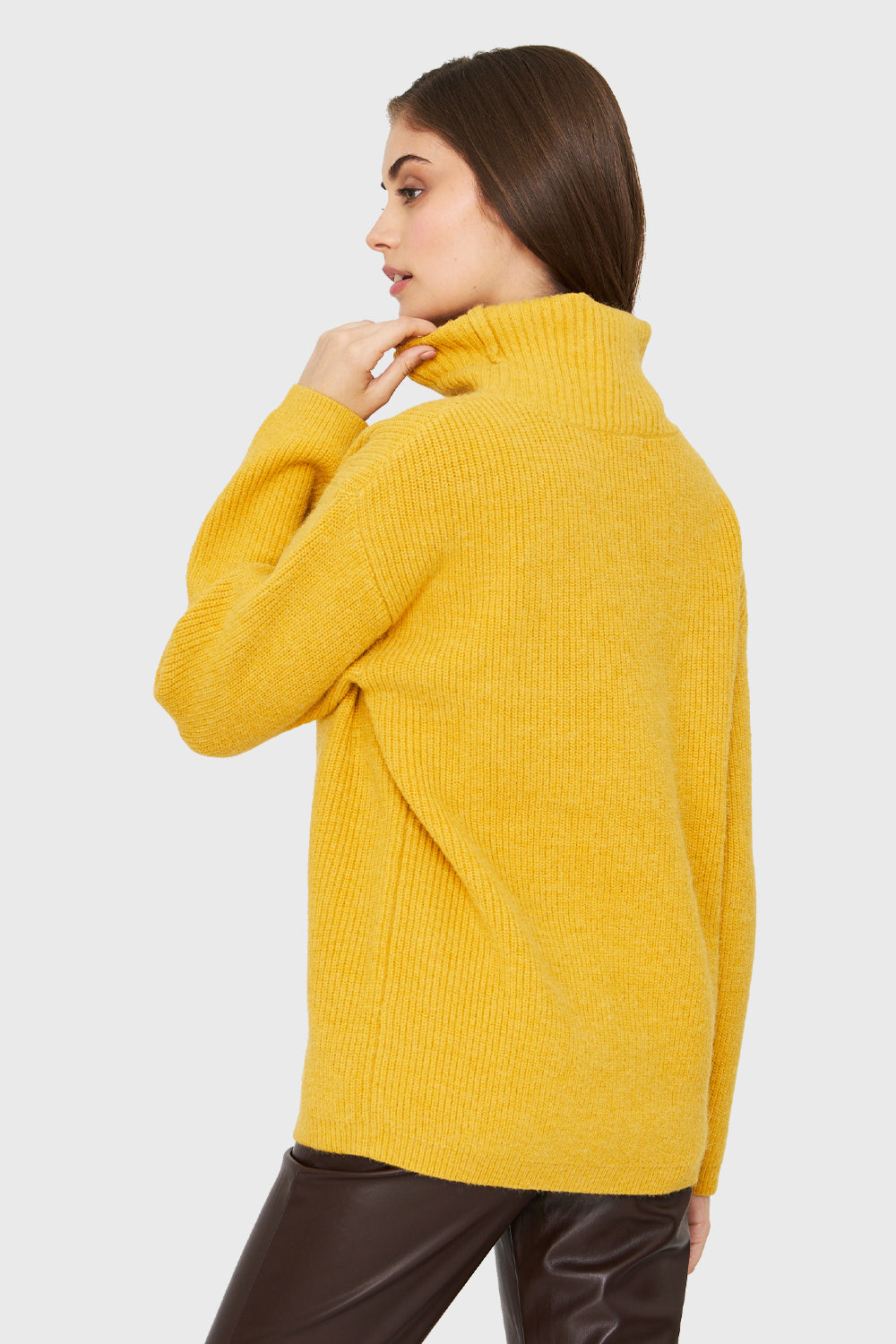 Sweater Cuello Alto Básico Amarillo